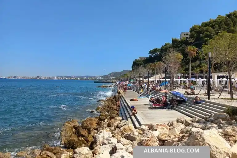 Steps in Vlora - Relaxation on cold water